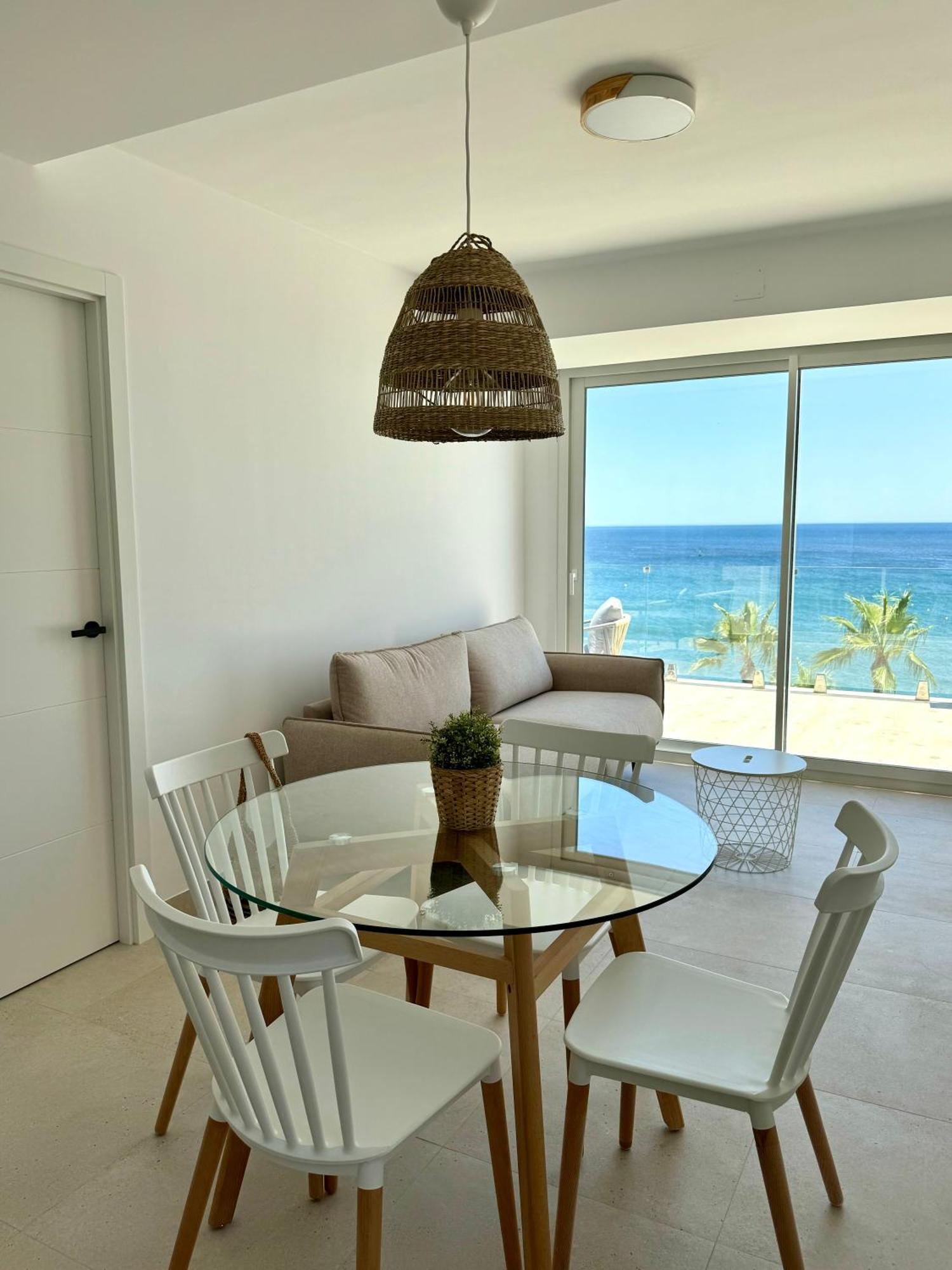 Sunnypalms - Beachfront Penthouse With Stunning Sea View Estepona Exterior photo