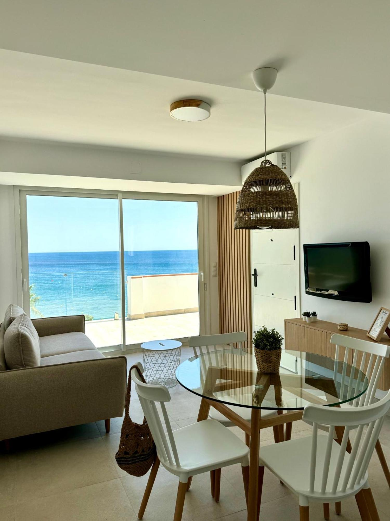 Sunnypalms - Beachfront Penthouse With Stunning Sea View Estepona Exterior photo
