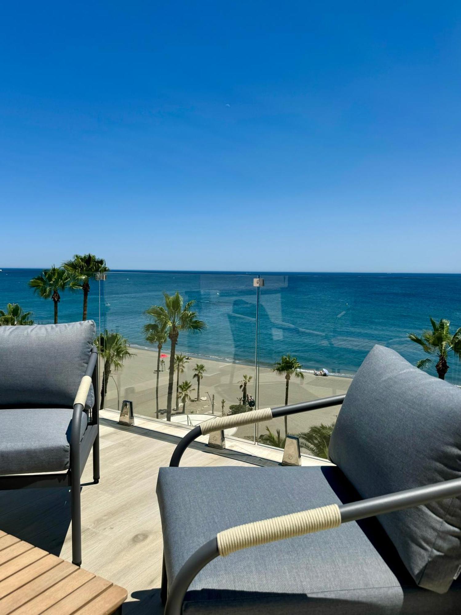 Sunnypalms - Beachfront Penthouse With Stunning Sea View Estepona Exterior photo